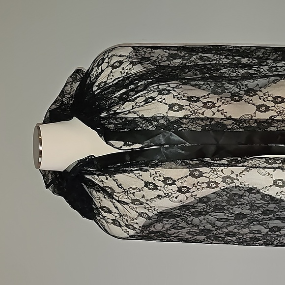 Planet Spirit Black Lace Hooded Cape NWOT Halloween Witch Day of the Dead 56" - Picture 9 of 14